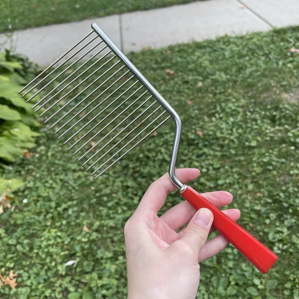 Vintage‎ Cherry Red Bakelite Angel Food Cake Comb Breaker Kitchen Utensil 1950s